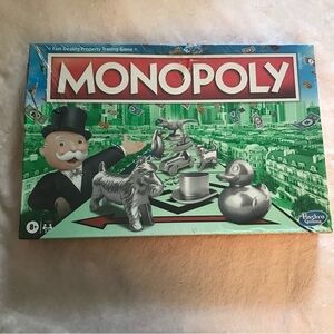 Hasbro Monopoly Classic Board Gam 2017 Hasbro Brand New C1009